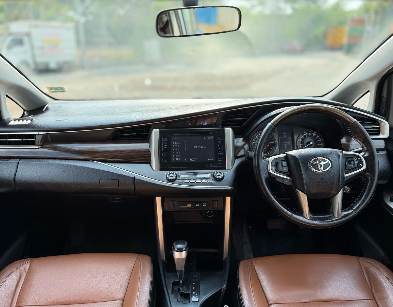 Innova Crysta 